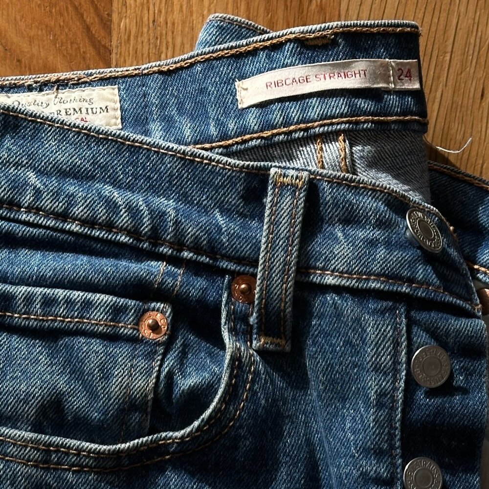 Levi's Ribcage Ankle - Dark Wash $68